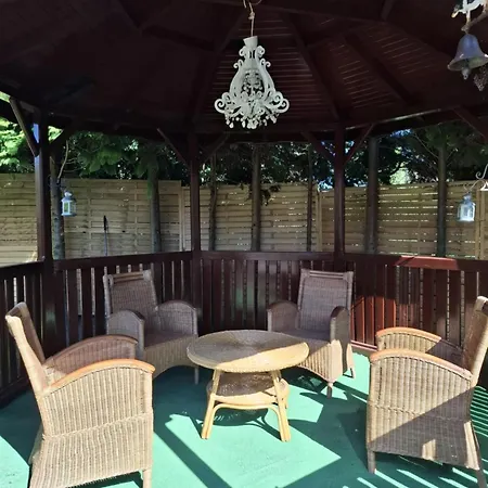 בית נופש Bialy Dla 6 Osob Oraz Sternika Dla 4 Osob - Jezioro, Las, Wiejski Klimat Miedzychod